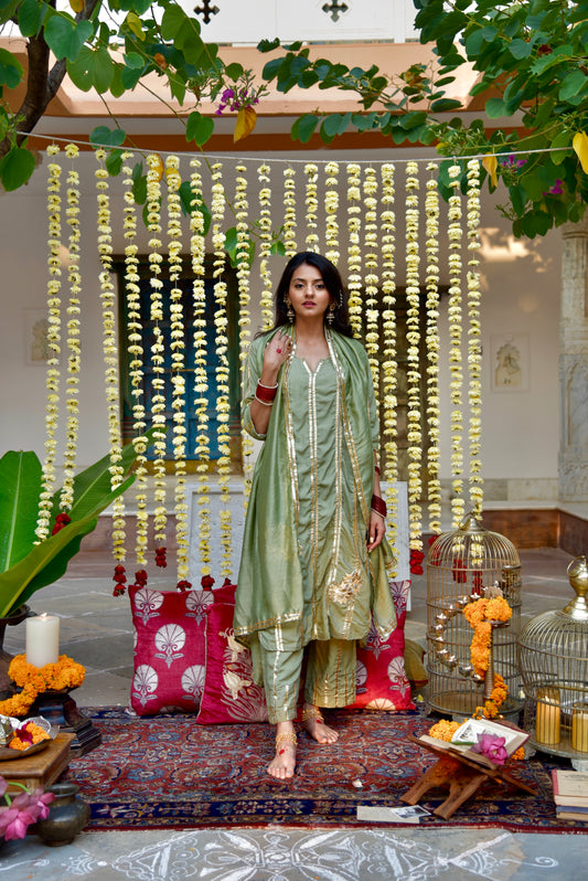 Angoori Set - Green Kurta Set with Gota Detailing